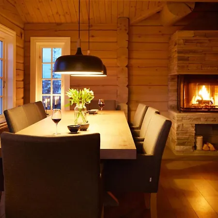 Spacious Log Panoramic View And Hot Tub